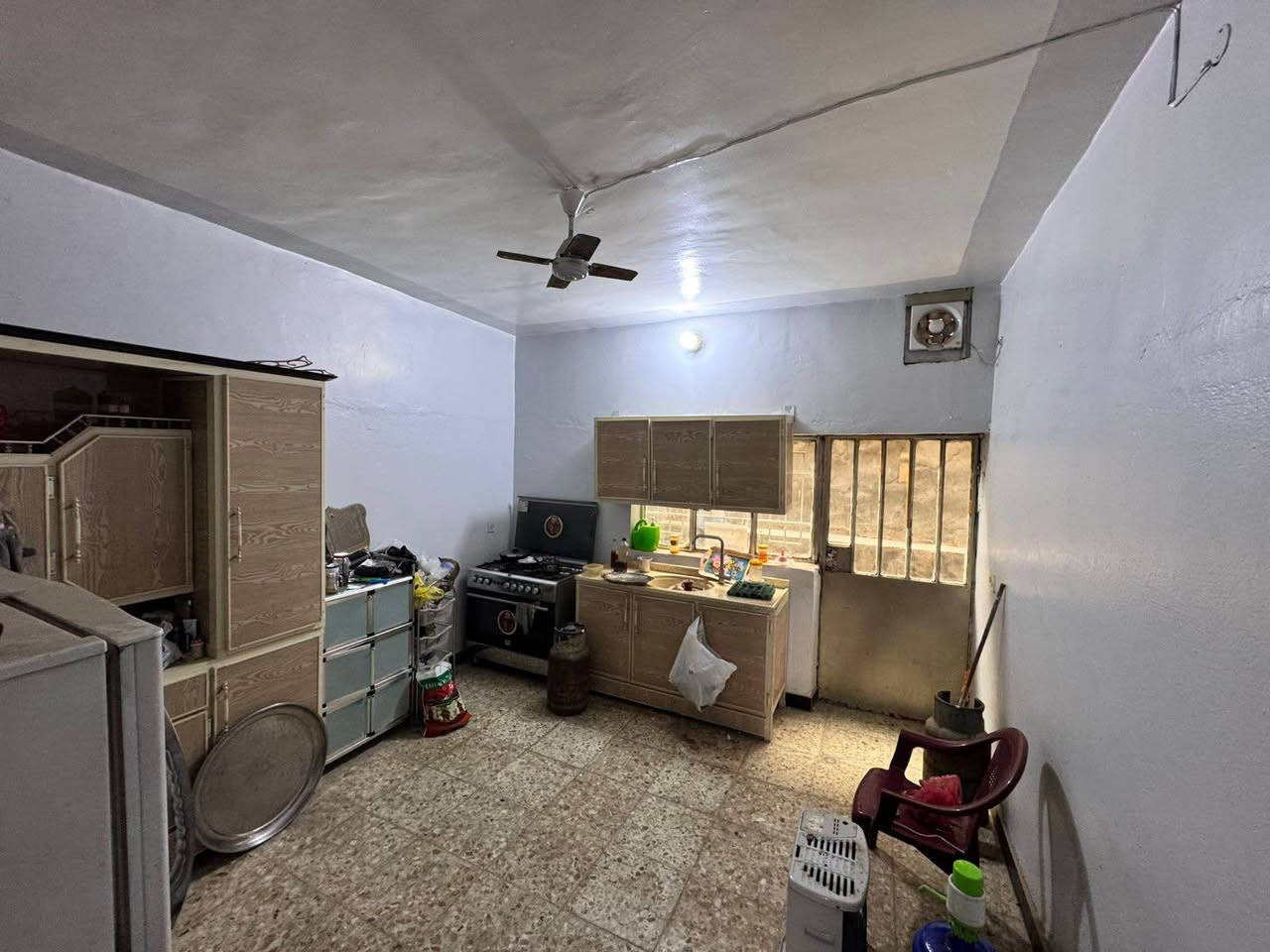 سلام عليكم بيت للبيع الشعله شارع سيد شناوه اول فرع على يمين قطاع 10 مساحة 160 مسلح طابيق عدد الغرف 5 هول استقبال 3حمامات مطبخ كراج رقم للاستفسار
:
 ***********
*********** بغداد, العراق
