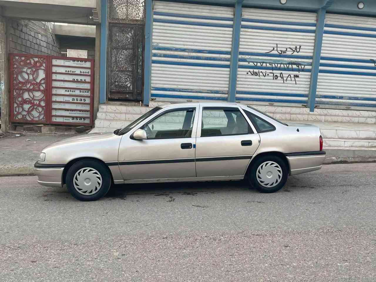 🚗 أوبل فكترا للبيع - ناصبة ومرتبة شرط الفحص 🚗
المواصفات والتفاصيل:
 نوع السيارة: أوبل فكترا
 المحرك: 2.0 (محرك 20)
 الكير: أوتوماتيك
 حالة السيارة: كير ومحرك (شرط الفحص)، السيارة ناصبة ومرتبة ونظيفة جداً وما ناقصها شي.
المميزات والإضافات:
 فتحة سقف (تنتة)
 شاشة وكاميرا للرجوع للخلف
 سنتر لوك
 ميزة إضافية: متوفر بيها كوبون بنزين جاهز.
💰 السعر: 41 ورقة (وبي مجال للشراي ).
📞 للتواصل والاستفسار: رقم الهاتف (بـيه واتساب): ***********
