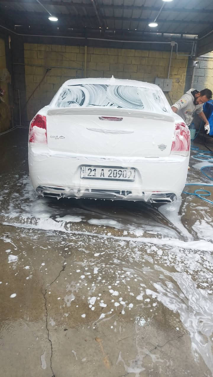 الشايب 2018
ظررها قطعتين بدون ارباك بدون دواخل 
السيارة باسمي 
رقم سليمانية 
***********
بدون بانوراما نص مواصفات
