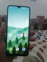 شاشة كبيرة • الشحن معطل • شغال