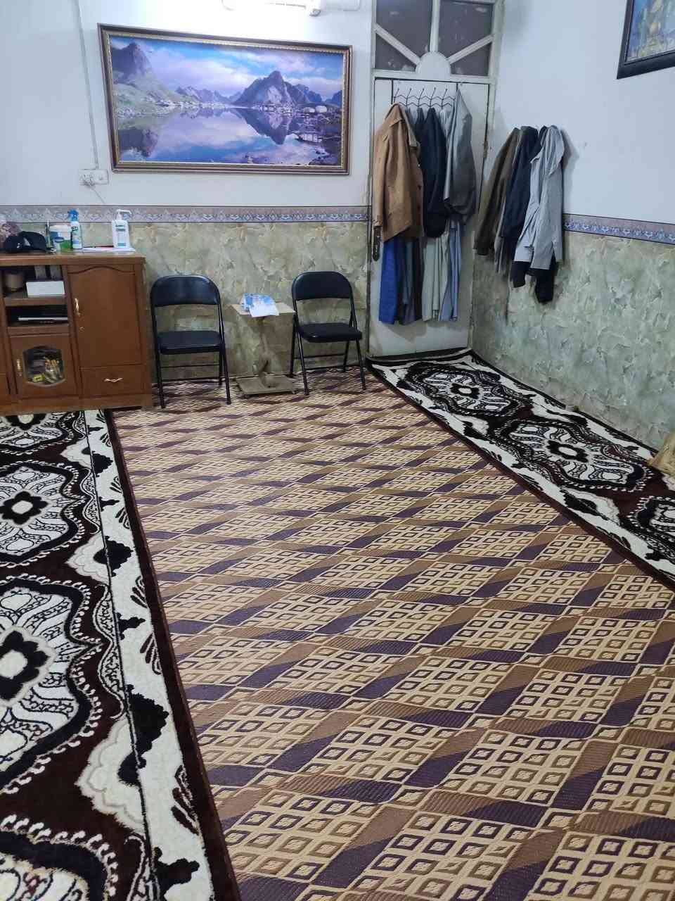 بيت للبيع مساحة 200م السعر 125 مليون قرب مدرسة المعرفة شارع سيد راضي يحتوي البيت على غرفتين وهول واستقبال  ومطبخ وصحيات بناء اعكادة باسمي هذا رقمي ***********
