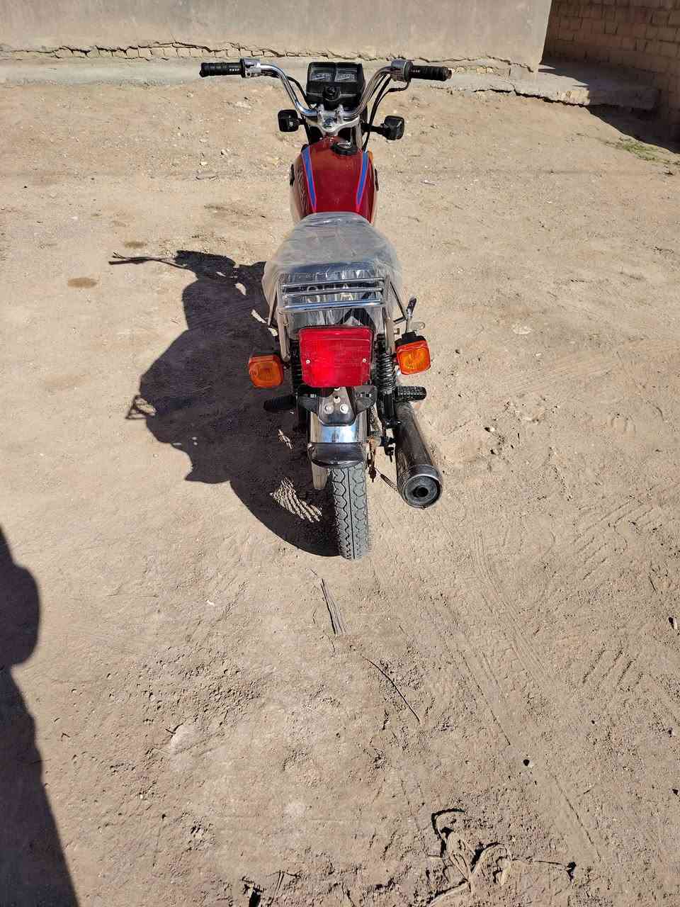 سلام عليكم دراجه نامه البيع أوراق اصوالي موديل 2020كامله المكينه مفتوحه بستم فقط السعر 650وبيه مجال الشراي وهذا رقمي ***********
