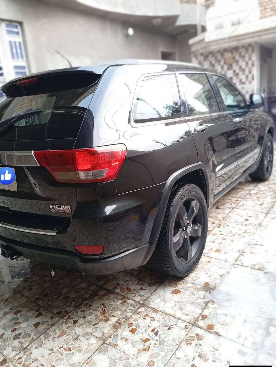 السلام عليكم للبيع او مراوس جيب لاريدو فول مواصفات لمتدد بنوراما كشنات كهربائيه مري شفط تحكمات حساسات شاشه حداده تخم تاير مكينه كير كله جديد مكينه 8 توني شادها  زيرو مديل 2013 وارد امريكي حادث بابين سرقه بدون دواخل أو ضربه داخليه وبيها ربع الجاملغ الامامي فقط ولباقي مكفول من كلشي السعر 165 وبيها مجال رقم بغداد بسمي مكان السياره ميسان اي استفسار اتصل ***********
