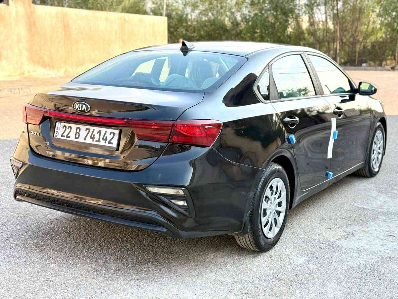 كيا فورتي 2020 لون اسود ملكي
رقم اربيل الدولي الأنكليزي وبأسمي شرط التحويل او الوكاله وسنويته جديده وهزة والبراد كله جديد 

محرك 2000 دوش الأبلادي والكير والمحرك مكفولات 

السياره وارد امريكي حادثه بس قبق جنطه بدون ايرباك بدون اي دواخل شواصي لغود وباقي السياره كله مكفوله كل قطع السياره

مواصفات السياره FE المعروفه 

مثبت سرعه تحديد مسار مانع انزلاق كشن جك ويل كب حساسات خلفيه بلاجكتورات اماميه تحكم مري كهرباء وضعيات قيادة SPORT-ECO تحكمات ستيرن حساس هوه التايرات كشنات تتفئه لايتات auto وغيره 

السياره جاهزه وبدون اي مصرف تخم تايرات جديد جواه صدر امامي خلفي جديد دوشمه جديد جادله 

سعر 128 وبيه مجال للشراي

مكاني بغداد ارصافه  
للستفسار ***********
