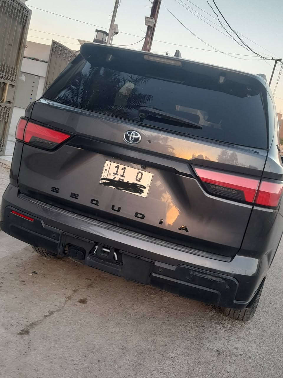 سلام عليكم 
تيوتا سيكويا ٢٠٢٣ هايبرد توين تيربو TRD of road وارد امريكي حادثه بنيد مبدل بلاد  وجاملغ و الباب مصلح و مصبوغ وصور حادث مرفقه وي الصور مواصفاته ماشيه ٣١  الف كيلو متر 
محرك ٦ سلندر ٣٤٠٠ توين تيربو 
بصمه تشغيل وابواب وتشغيل عن بعد 
مري شفط وقلاب 
فتحة سقف 
7راكب 
شاشه صغيرة  كامره دواره 360 درجة 
تبريد ٣ قطع 
 رادار امامي خلفي جانبي توقف ذاتي تحديد مسار قياده ذاتيه وظعيات قياده وهواي بعد بيه مواصفات 
رقم بغداد الدولي بأسمي تحويل مباشر 
سيارة موجود بديالى بعقوبة 
الاستفسار الاتصال ***********
