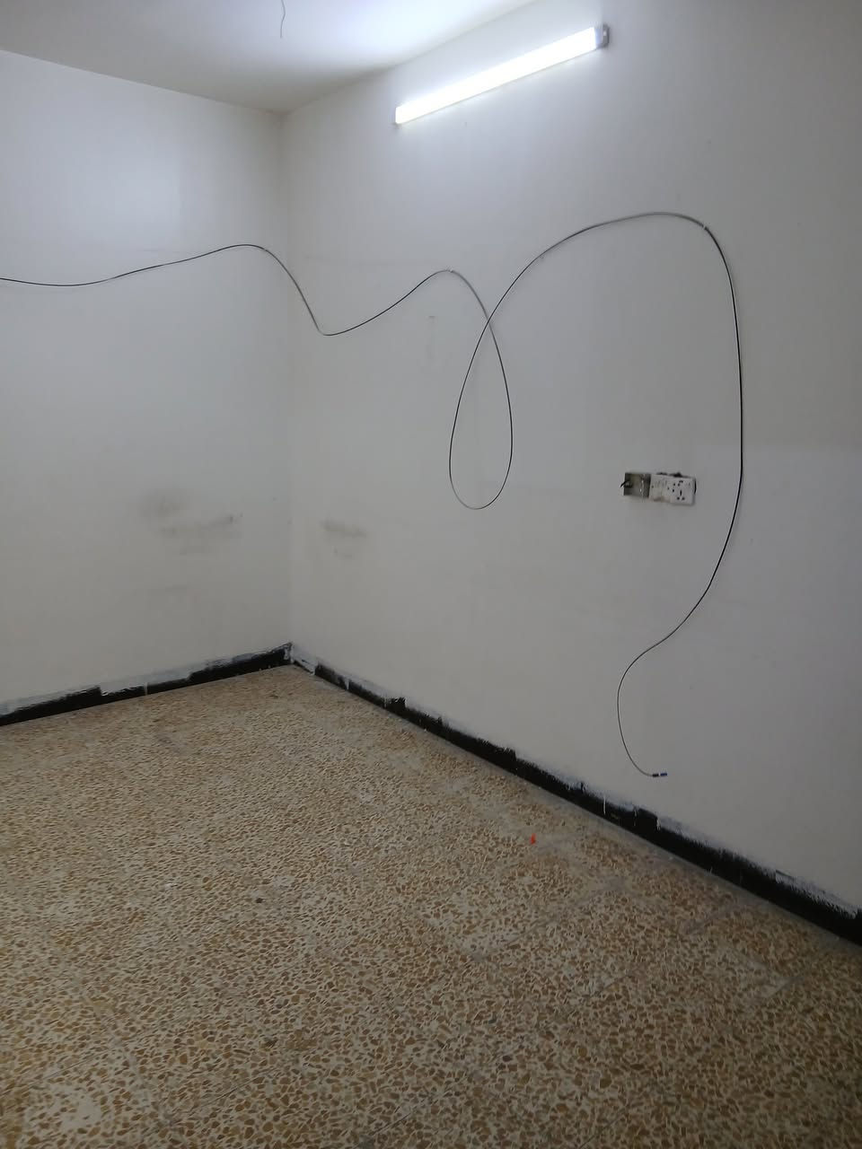 دار للايجار في الموصل حي الاندلس غرفتين نوم استقبال هول صحيات مطبخ كراج سعر للايجار 375 
***********/***********
