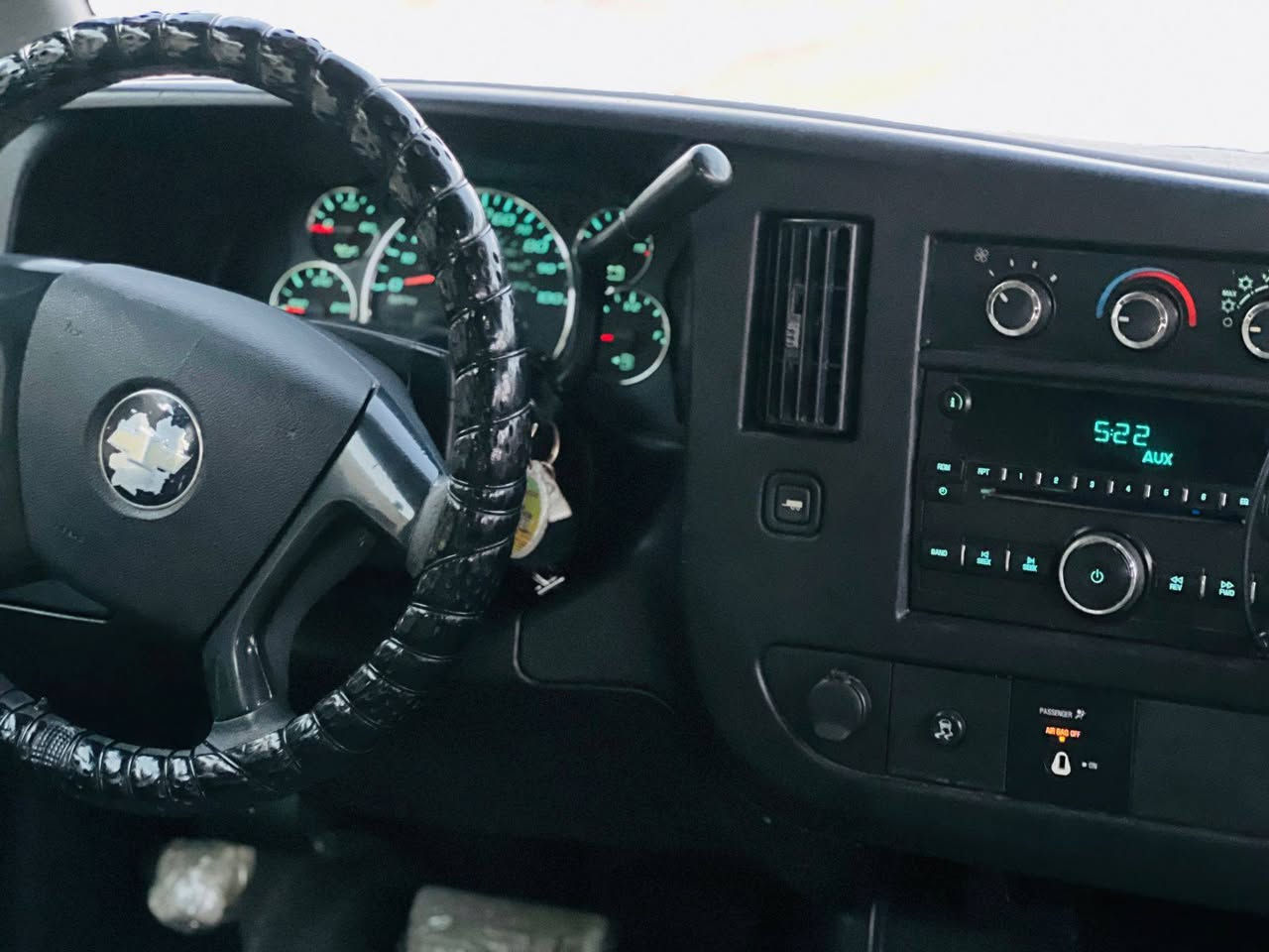 سلام عليكم سفانه للبيع موديل 2008 رقم بغداد انكليزي سنويه لل 28 مكينه 6100 كيير 1000 حداده جديده قاعده فيوزات جديده
اكسن جديد تخم تاير برجستون داخل مال شركه مكفول من الضربه والكلبه مصبوغ عام للجماليه اثر تكشير وصل خط بغداد عماره 
المكان الحله السعر 102وبيه شي قليل الاستفسار على الرقم ***********
