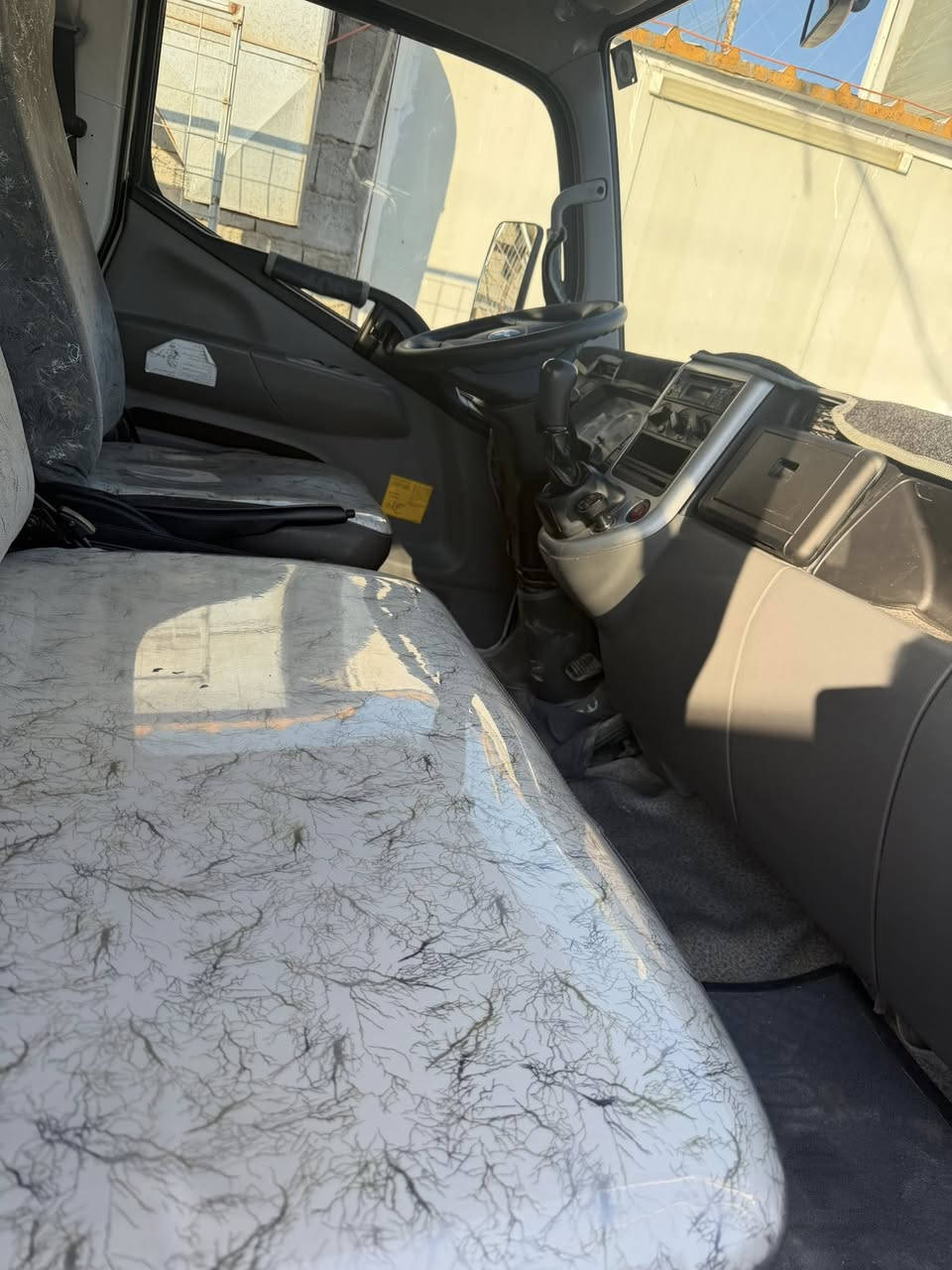 السلام عليكم
كنتر 2025 رقم بغداد ماشية ٤٠ الف كم سيارة جديدة
عنوان بغداد شارع البصرة 
رقم الهاتف ***********
