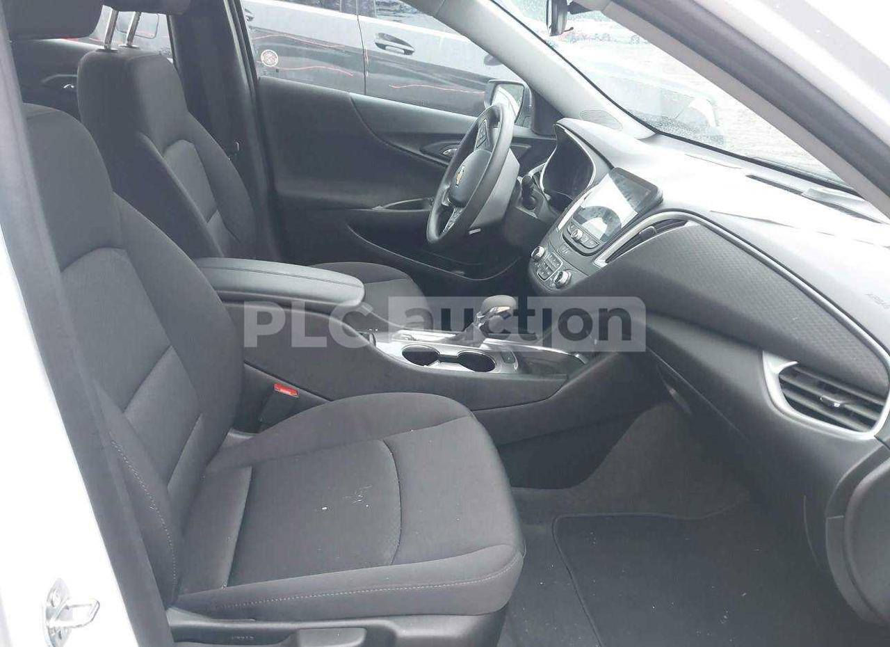 السلام عليكم ورحمة الله وبركاته عندي ماليبو ٢٠٢٤ للبيع السيارة جديدة جدا بدون صبغ عدا قبغ الجنطة مبدل نفس اللون السعر ١٥٤ ورقة وبيهة مجال بسيط ماشية ٤٢ كيلو للاتصال *********** بغداد
