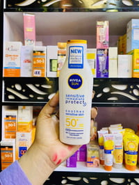 مستحضرات تجميل • مكياج