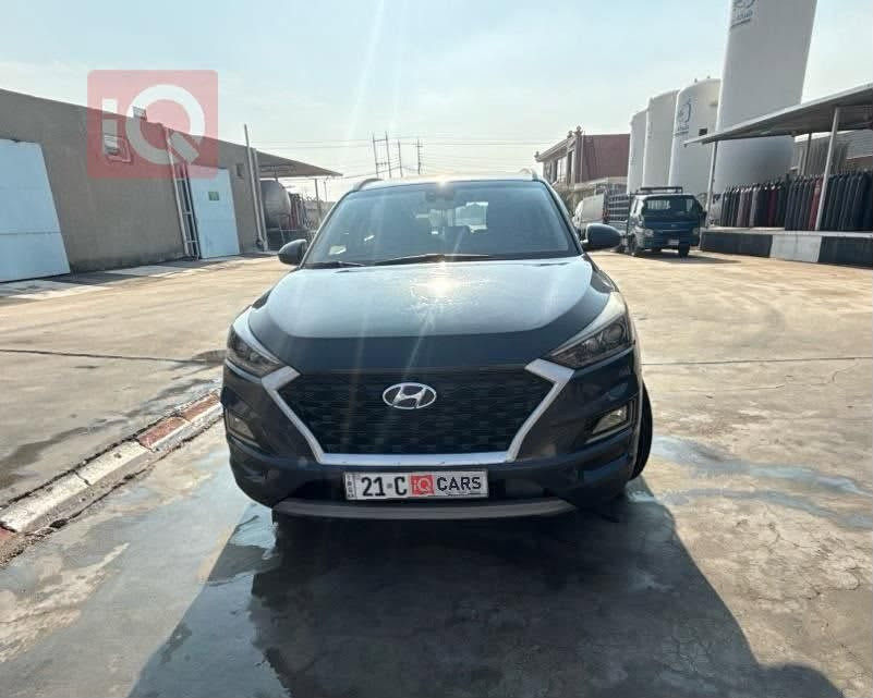 توسان 2019  وارد امريكي 
حادث طخة بسيطة بالصندوك بامريكا و ضربة بخشم البنيد والدعامية  بالعراق 
باقي كفالة عامة 
محرك 2400 GDI 
سيارة فول ماعدا الفتحة 
رادار امامي خلفي جانبي 
تحديد سرعة 
قيادة ذاتية 
نقطة عمياء 
نظام سبورت 
مكاني بغداد بسماية او الكرغولية 
اتصال ***********
واتساب ***********
