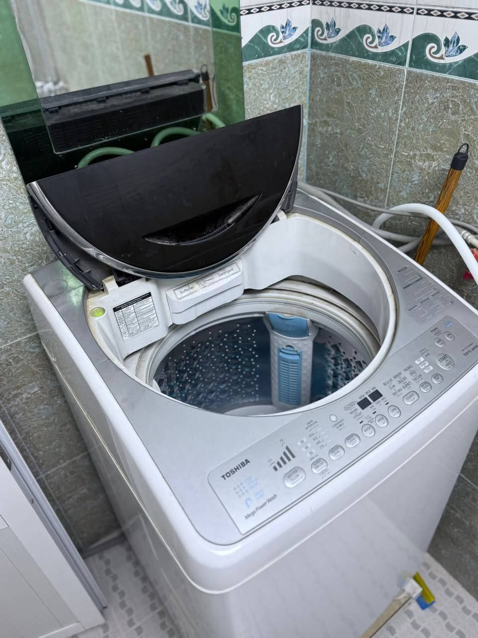 السلام عليكم ..للبيع غساله اوتماتيك ماركة توشيبا جديده ما مستخدمه هواي الحوض يتحمل ٢٢كلغم ما داخله تصليح ولا بيها اي عطل السعر ٣٠٠ قفل …اي استفسار +964 782 166 8025
