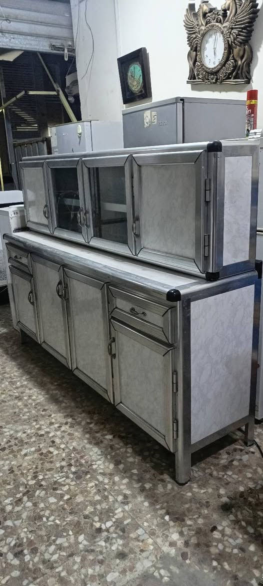 اغراض مال بيت كلمن وسعره المكان حي الجهاد الرفاق بغداد ***********
