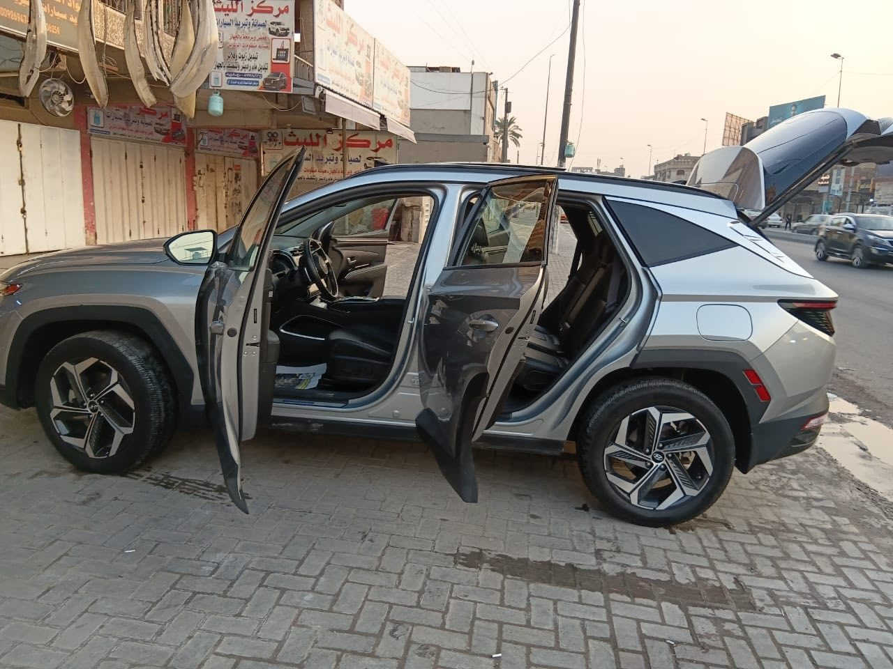 السلام عليكم توسان 2023  لون مميز لمتدد اعلى مواصفات ميجي وراها  ماشيه 25 الف حادث السياره
تبديل بنيد وطخه معدله بارد بلباب الخلفي 
مواصفات السياره 
🛑بانوراما 
🛑تشغيل عند بعد 
🛑تقديم وترجيع بلريمونت 
🛑تدفئه تبريد  كشنات
🛑قطعتين تبريد
🛑رادارات 360 درجه
وبعد هواي مواصفات
مكاني بغداد نفق الشرطه 
السعر 200
للاستفسار ***********
