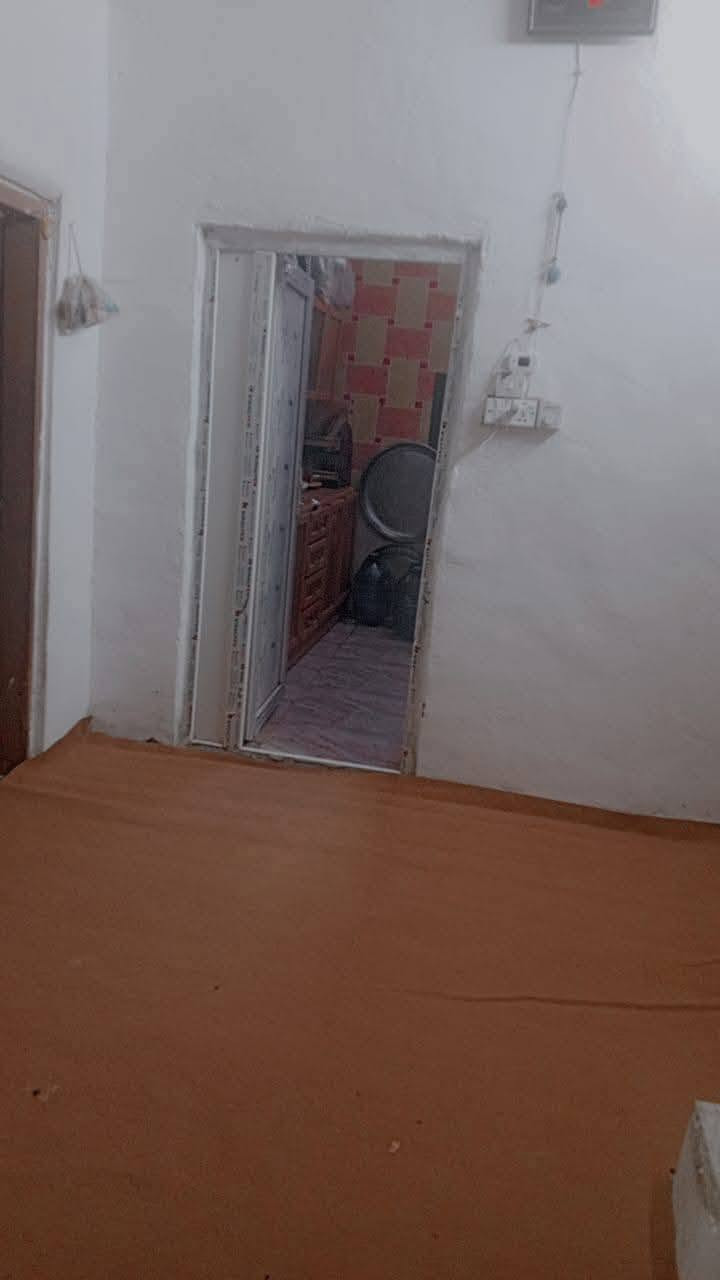 سلام عليكم
تحيه طيبه الكم 
بيت للبيع زراعي  مساحه 150ركن
المنطقه الزيوت النباتيه 
بيت طابقين الطابق الاول يتكون من غرف نوم 2وصاله ومطبخ واستقبال وصحيات خارجيه أما الطابق الثاني يتكون من غرف نوم 2 وصاله للاستفسار الاتصال على الرقم  ***********
