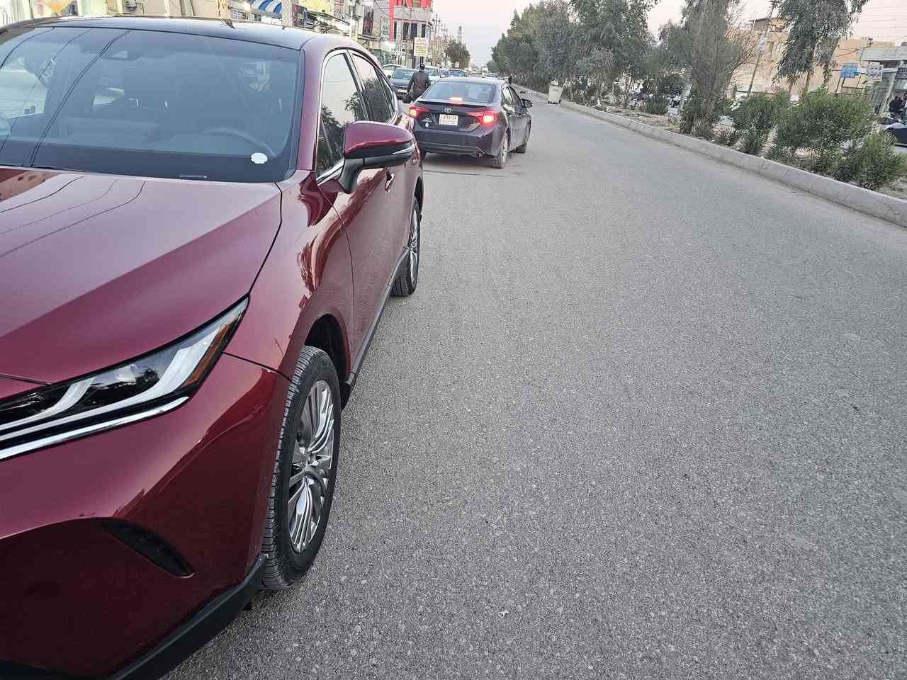 تويوتا فينزا 2024 Limited لون ماروني
سيارةوارد امريكي بدون صبغ بدون ايرباك فقط شوية بارد براس البنيد 
سيارة زيرو ماشية فقط ٥٠٠٠ ميل 
فتحة سقف بانورامية كهربائية قابلة للتعتيم
محرك هايبرد 2.5 لتر I4 مع ثلاثة محركات كهربائية، بقوة إجمالية 219 حصاناً
ناقل حركة أوتوماتيكي نوع CVT قياسي،
نظام دفع رباعي 
صندوق شفت 
داتا شوو
شاشة لمس رقمية بقياس 12.3 إنش، وشاشة عرض أمامية (Head-Up Display) بقياس 10 إنش
إضاءة أمامية LED أوتوماتيكية عالية/منخفضة
مستشعرات أمامية وخلفية لركن السيارة.
مرايا كهربائية مع تحذير النقاط العمياء.
وسائد هوائية شاملة (10 Airbags)
كاميرا محيطية ثلاثية الأبعاد (360 درجة) 
تحديد سرعة وقيادة شبه ذاتية على الطرق السريعة
نظام تنبيه الانحراف عن المسار 
نظام ماقبل التصادم اي الكبح التلقائي يعمل على منع الحوادث أو تقليل شدّتها 
مقاعد أمامية كهربائية-تخزين مكسوة بالجلد مع تدفئة وتبريد، 
السيارة فحص مؤقت تترقم بغداد 
ديالى بعقوبة 
للاتصال ***********
