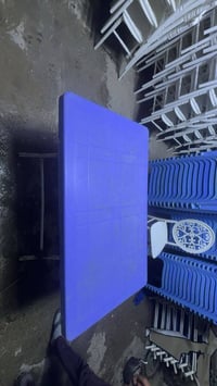 ميز بلاستك مستخدم  السعر الزوج 25 الف  رقم الهاتف 07734183606