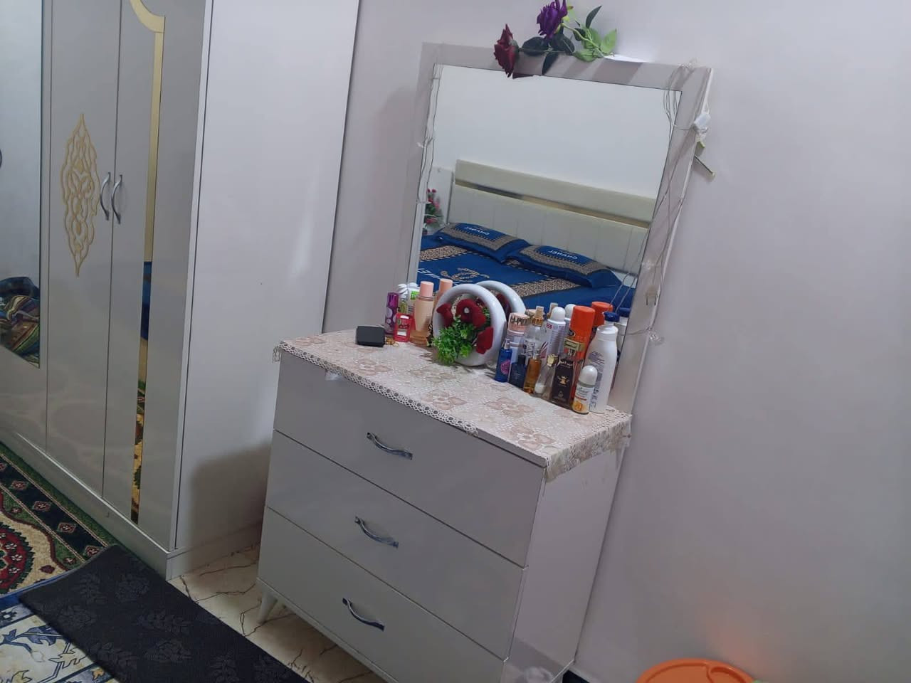 سلام عليكم 
من رخصة الأدمن المحترم 
عندي غرفة نوم تركي
للبيع مع الدوشك 
السعر 850 الف وبيها مجال
للأستفسار *********** بي واتساب
