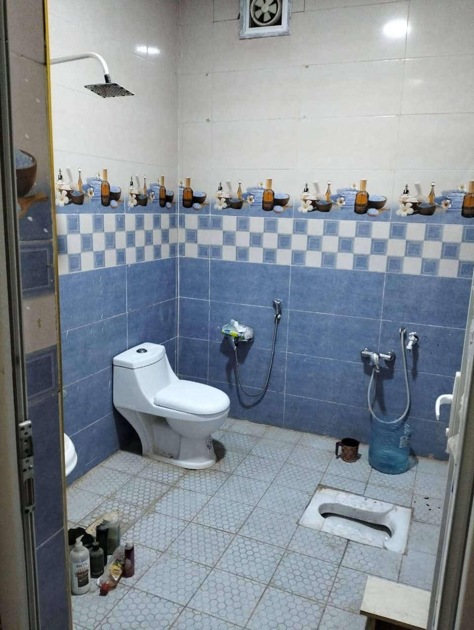 سعر البيت362 بنص سوق البصرة قرب صيدلية شدن
2022بناء طابقين طابوق مساحته 110
***********
