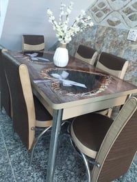 ميز طعام • ٦ كراسي