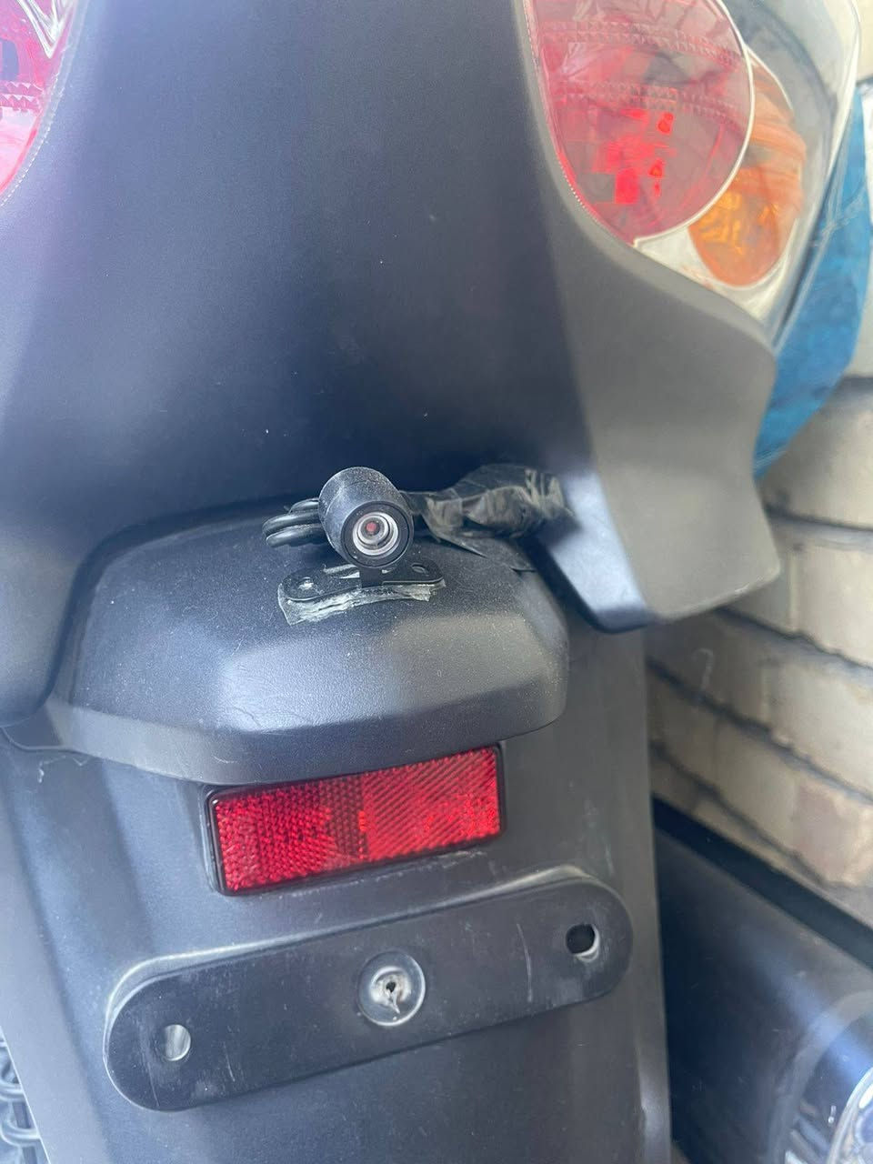 السلام عليكم ورحمة الله وبركاته
فورزا 010 
كير شغال 4 تحويلات و 7 نمر 
منضومه زينون كامله عليها
ABS امامي خلفي مزدوج
بصمه + اسويج 
عليه ادامه كاملة 
مكينه خير من الله ما مفتوحه
شلعه ومعدل خير من الله
كهربائيات كلها شغاله
كفرات نضافة 85 %
نازله رمبة شهر التاسع من معرض تبارك 
العنوان/ بغداد حي القاهرة
السعر  ١٣ ورقة وبيها مجال قليل حك الجيه للطيبين
للاستفسار اكثر
 ***********
