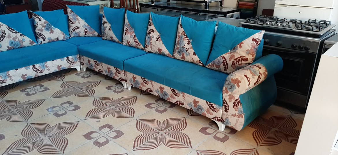 معرض العماد//ديوان ابو الكوش تفصال مستخدم نضيف اي عيب مبي بشرط النضافه للأستفسار ***********//*********** كركوك, العراق
