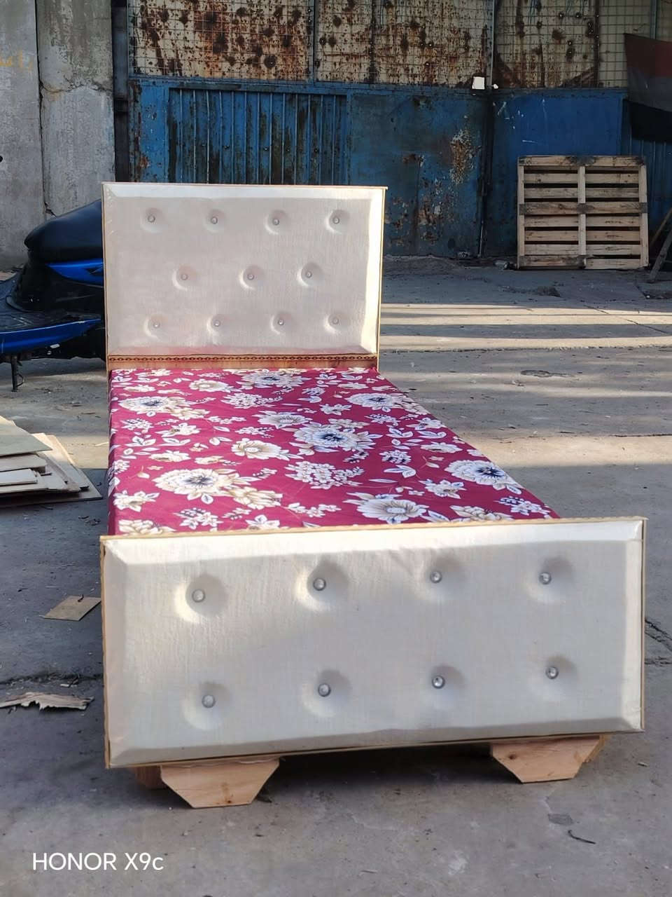 جرابي ام نفر بلوك 6 رجلين تتحمل وزن 150 كيلو 
عرض 84 وطول مترتين ارتفاع 35 
سعر 60 الف مفرد وجمله
 توصيل بغداد واطراف فقط 
*********** يتوفر واتساب
