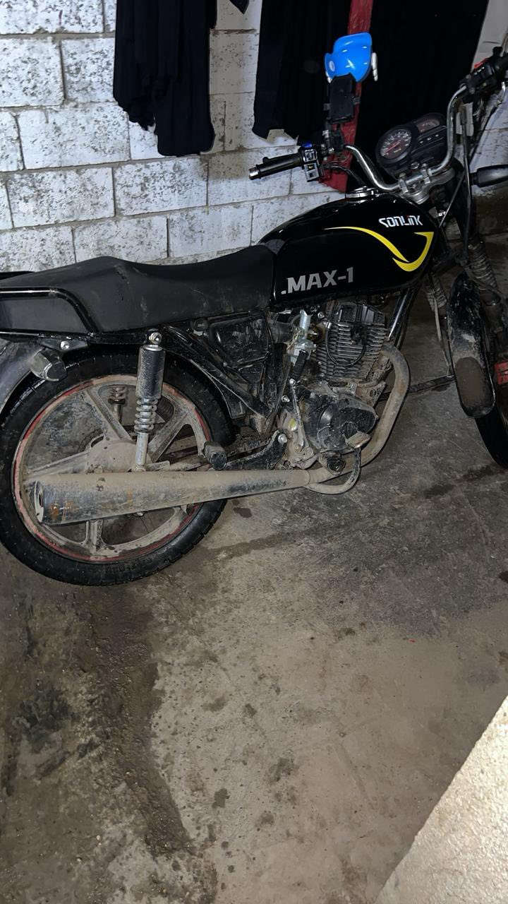 دراجة إيرانية 
السعر ٧٥٠ وبيهة مجال
***********
مكاني البياع
