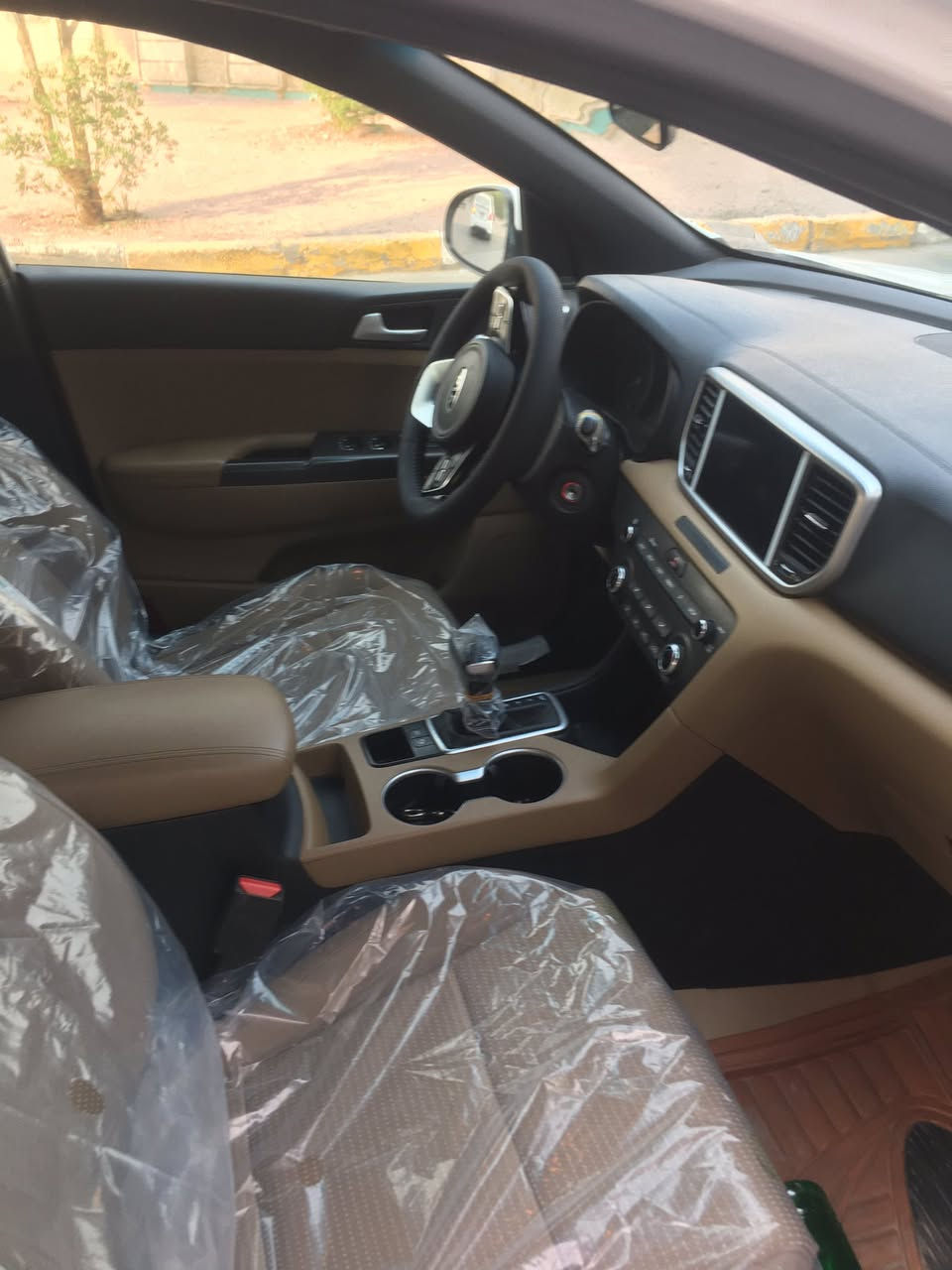 سبورتج ٢١ ماشيه ٣٧ و٧٠٠ نظيفة وجديدة فقط كارت بسيط بالدعامية الامامية السعر ٢١٦ مكاني حي البنوگ تلفون ***********
