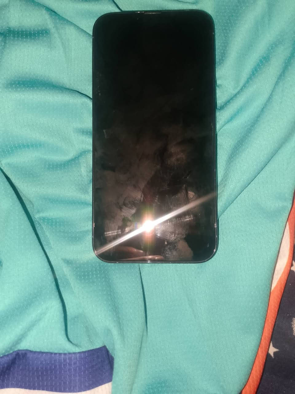 سلام عليكم ايفون 31برو ابيع طافي ما اعرف بل جهاز وله اعرف بل ايفون شراي يتواصل ***********
