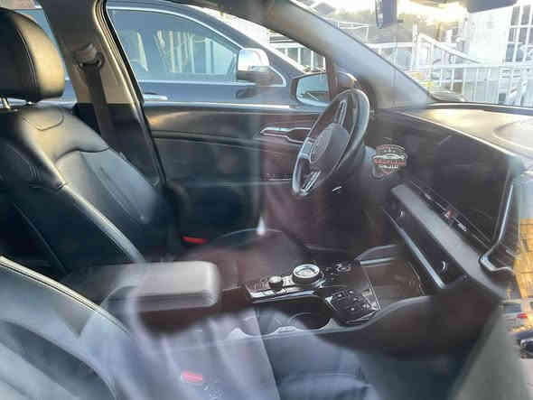 سبورتج ٢٢هايبرد بغداد سياره وارد كندي مواصفات ومحرك وكير خليجي سياره ضرر جاملغ خلفي وربع الباب واهنا بالعراق شخط بالجاملغ الامامي وسونار موجود 
مواصفات السياره 
محرك ١٦٠٠تيربو اقتصادي وصاروخ بطاريات شركه
بصمه تشغيل 
بصمه ابواب ونضام ترحيب
مري شفط واشاير مري 
كير ماوس 
تدفأ تبريد اكشانه
اكشانه جلد وكهرباء 
نضام منحدرات
مانع انزلاق 
شاشه متصله كار بلي لغه عربيه 
توقف ذاتي 
طبك ذاتي 
كامره تسجيل حوادث
هندبريك بصمه
وبعد بيه هواي مواصفات 
للبيع او مراوس النترا n شرط واذا اكو احدث وانطي فرق
السعر ١٧٠
العنوان الانبار الرمادي 
***********
