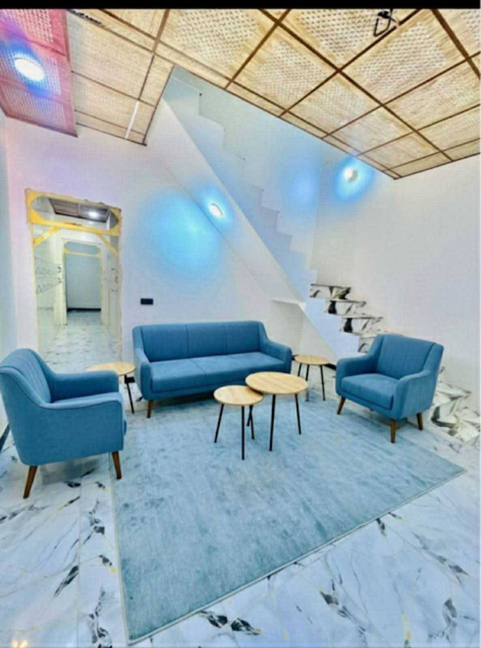 بيت اليجار 
مكان نداء مجمع بيتي ثاني 
مساحته 100متر جديد 
سعر يجار 250الف 
ستفسار ***********
وساب ***********
