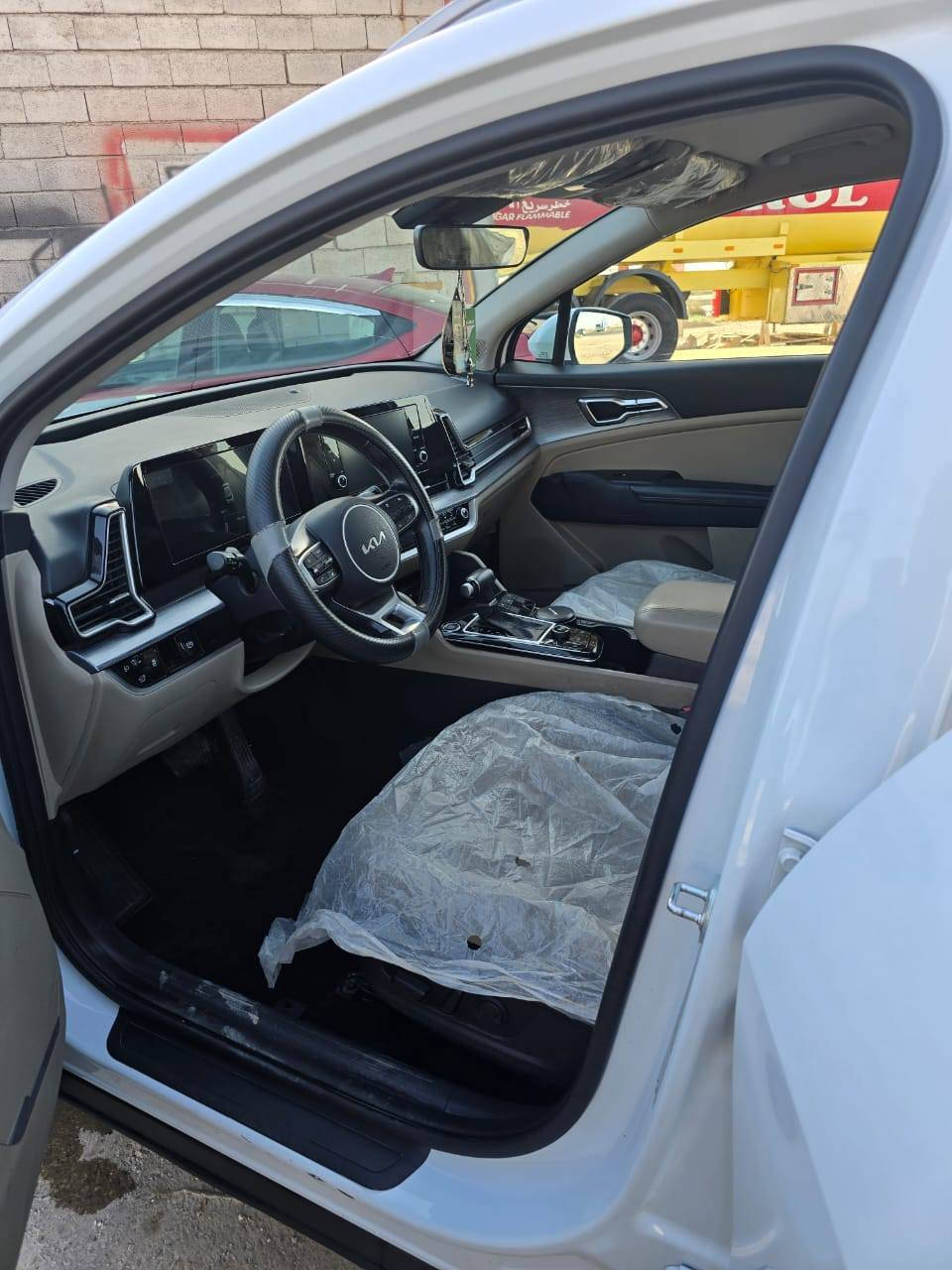 السلام عليكم 
سبورتج 2023
كفالة عامة من كلشي 
ماشية 46km
بحالة الوكالة 
السعر 228 مجال بسيط 
مكان السيارة ديالى /بعقوبة
***********
رقم اربيل السيارة تحويل مباشر
