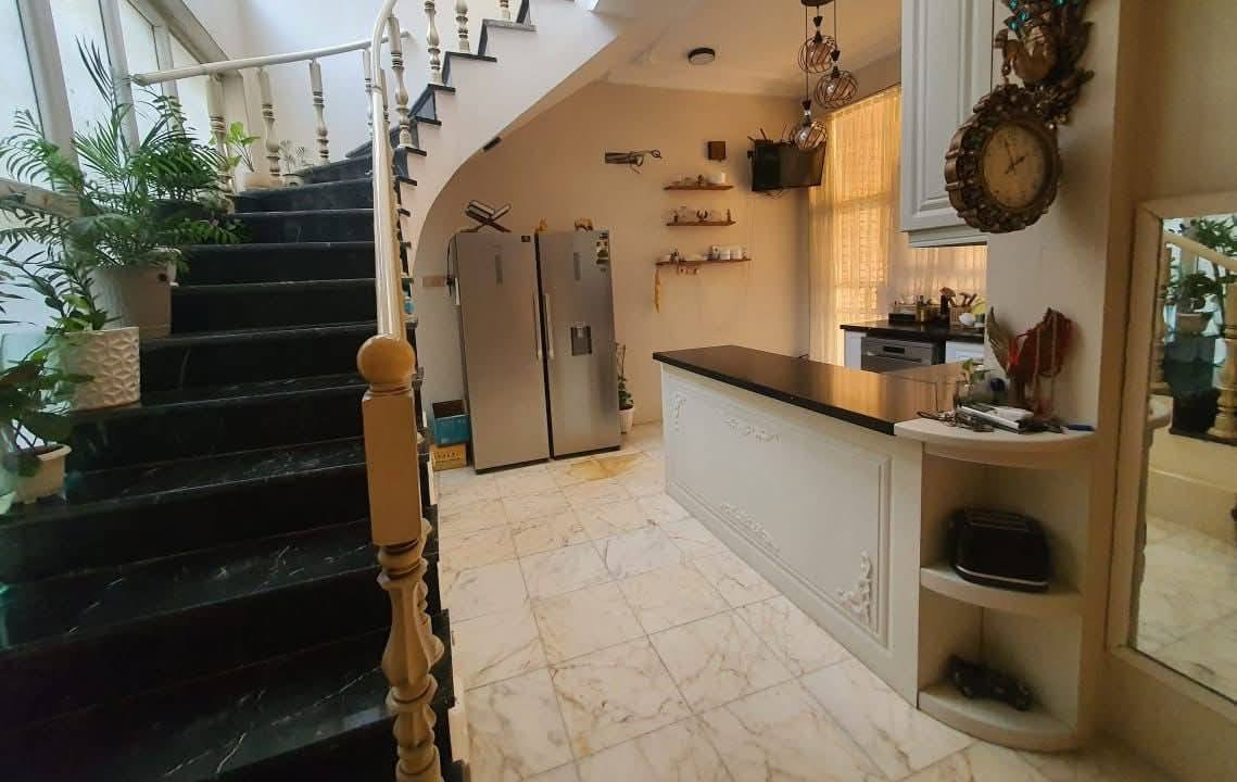 🏠 للبيع – بيت طابو ملك صرف
📍 الموقع: قرب باب طوريج، عمود 32
📿 قريب جدًا من مرقد الإمام الحسين (عليه السلام)

🔹 تفاصيل:
100,, متر طابقين 

البيت ملك صرف (طابو رسمي)

يباع مع لاثاث بسعر ،240
بدون اثاث بسعر 225
, وحصرا تفاوض مع صاحب العقار مباشر المكتب وسيط بين الطرفين 

لا يوجد رهن

لا يوجد إيجار

لا يوجد تقسيط (نعتذر من الجميع)

الموقع مميز جداً لمحبي السكن القريب من العتبات المقدسة

للمزيد من التفاصيل شاهد الفيديو المرفق

📞 للاستفسار والتواصل:
سيد مصطفى الحسيني
📱 ***********
📱 ***********

📌 السعر والتفاصيل الإضافية عند الاتصال
📲 بخدمتكم جميعاً
