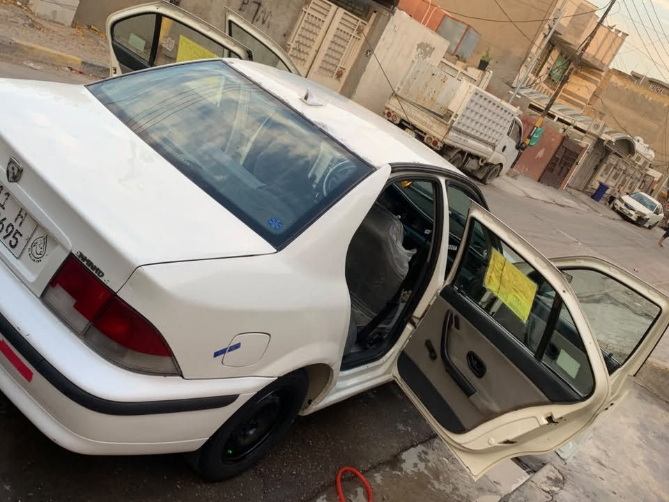 السلام عليكم 
سمند مديل 10 خصوصي رقم بغداد انكليزي سنوية لل31 
سيارة نضيفة غرفتها تخبل 
ارضية كلها جديدة.لايتات زنون.كهربائيات كلها شغالة 
(محرك+كير +تبريد)وي السويج 
سنتر لوك 
اشاير 
بيها فقط بنيد مبدل لان طاير القمارة سليمة غير هل شي كلشي مفول
 السيارة نضيفة بمعنى الكلمة فقط ملاحضات بسيطة 
للاستفسار*********** مكان بغداد مدينة الصدر
