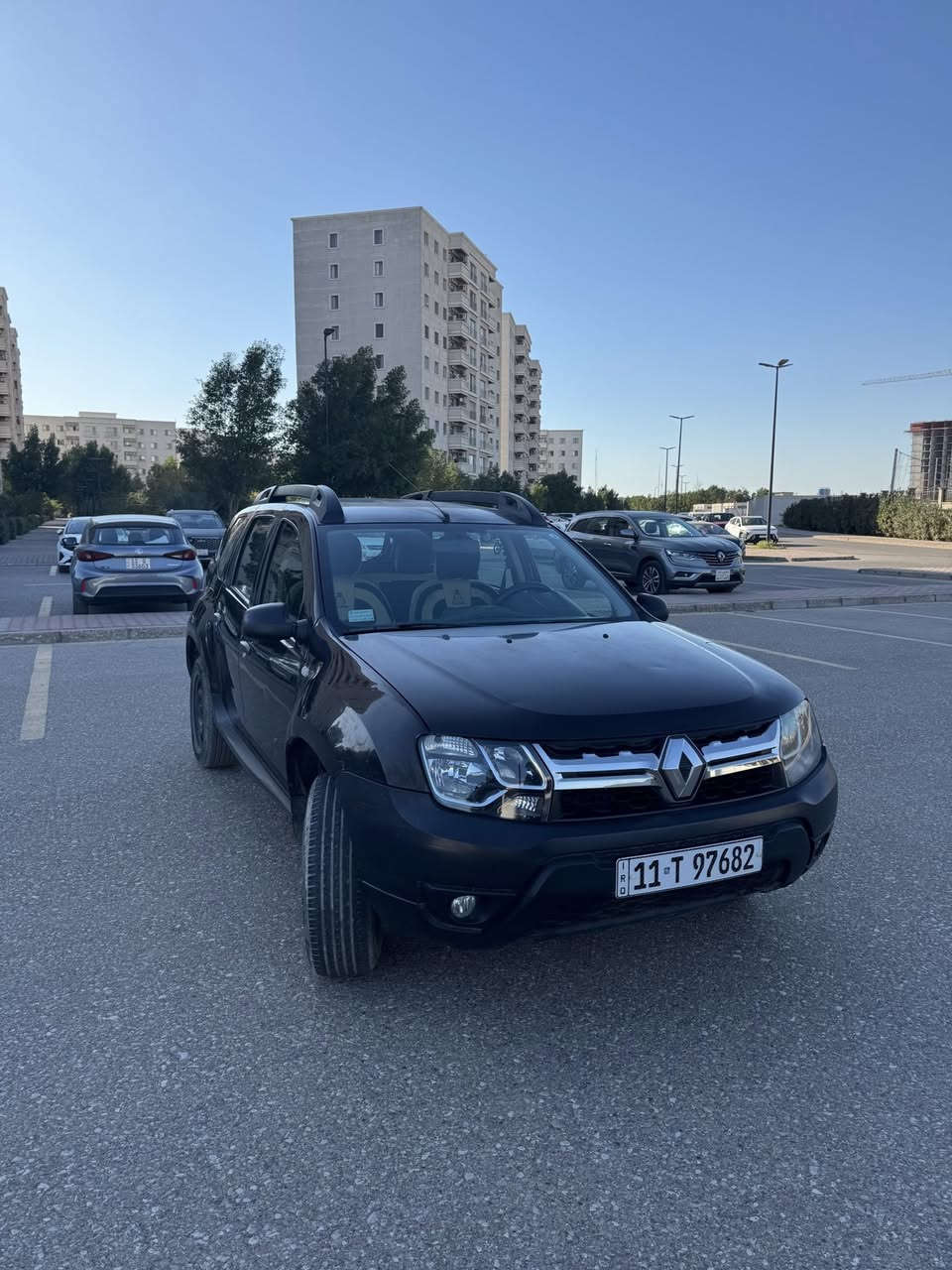 السلام عليكم
Renult duster 2018 رينو داستر
باسمي احولك مباشر 
رقم بغداد الجديد انكليزي 
محرك 2000 4سلندر مفتوح 
كير At  ميكانيكي  
ماشية 121,500كم
تبريد تدفئة ممتاز 
 سنوية جديدة 
مكاني بغداد الاسكان قرب مستشفى الطفل تجي تفحص تاخذ
السعر 85ورقة 
***********
