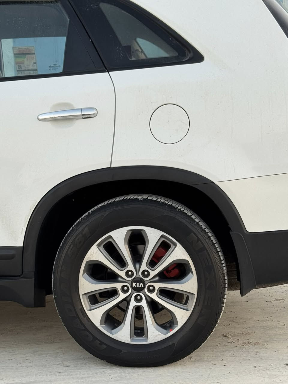 السلام عليكم
للبيع KIA SORENTO 
موديل:2014✅
اللون:ابيض 
رقم بغداد
🔅سبعه راكب
🔅سته سلندر
🔅3قطع تبريد
🔅نضام ECO الاقتصادي
🔅مري شفط
🔅اشاير مرايه 
🔅حساسات إماميه 
🔅حساسات خلفيه
🔅مثبت سرعه
🔅تبريد بيانو
🔅يدات نيكل 
🔅تحكمات ستيرن 
🔅مانع انزلاق 
🔅دفع رباعي 
🔅منضومه زنون كامله
🔅لد امامي
🔅شاشه ايباد + كامره داخل الشاشه
🔅 ماشيه 120 الف وقابل للزياده 
🔅ويل حجم 18 كروم 

السياره جديده وخير من الله مكفوله عدا صبغ بالدعاميه الخلفيه فقط.
السعر 183وبيها مجال

مكان السياره الأنبار/هيت
هـ/***********
