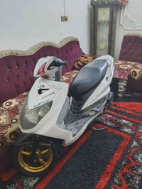 دراجه سكنس فحل كابريتر كفاله عامة للبيع او مراوس الدراجه كل نقص مابيها...