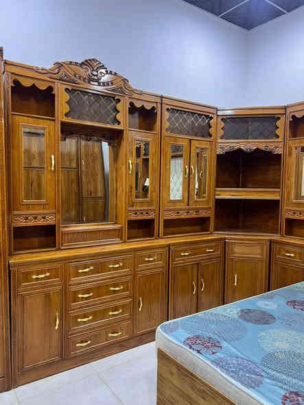 توجد غرفة نوم هودج قطعتين أربعينية ام توج جديده طك ستخدام جدا قليل متكونة من 6قطع نضافة فول هية ودوشكها ضغط اصلي السعر مليون 400 العنوان الرمانة الاستفسار علرقم ***********
