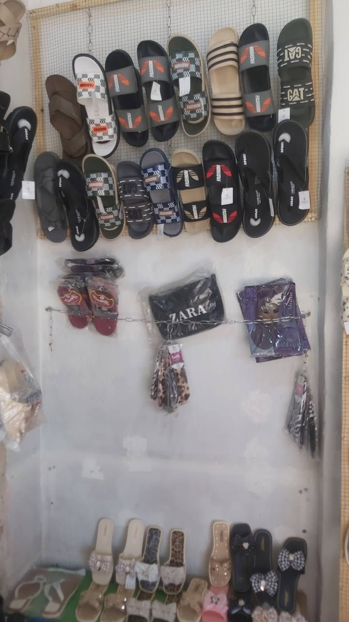 سلام عليكم 
بضاعه محل للبيع
ميسان الماجديه
***********

