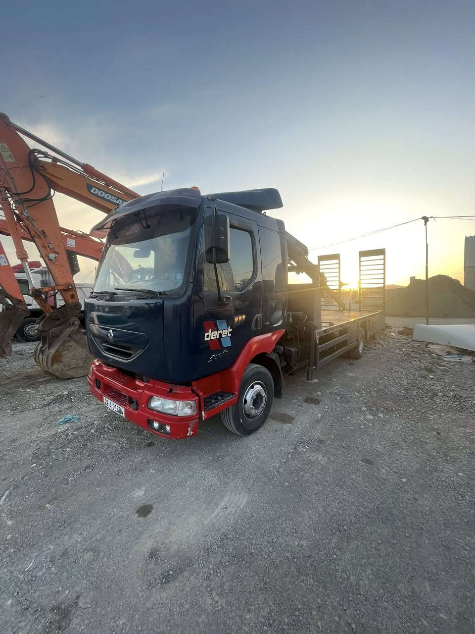 مۆدیل ٢٠٠٣ 
مەکینە ٤ پستۆنی پەمپو نۆزل 
گیر و مەکینە و ئەکسل و بەشەرت 
٣ جوت تایەی لۆکی بۆ بەسراوە
کرین ٣ طن سلایدیکی هایدرۆلیک و سلایدیکی دەستیە
وینج کاربایە 
پشت وەرەقە 
بۆدیکی دەرجە یەکی دەرگە جەگە 
سەنەوی بەسەر چوە تەحویلی بەشەرت 
سعری ١٤٥$ معمالە


**إذا كنت صاحب هذا الإعلان وتريد حذفه لأي سبب، رجاءا أرسل رسالة إلى الدعم الفني**