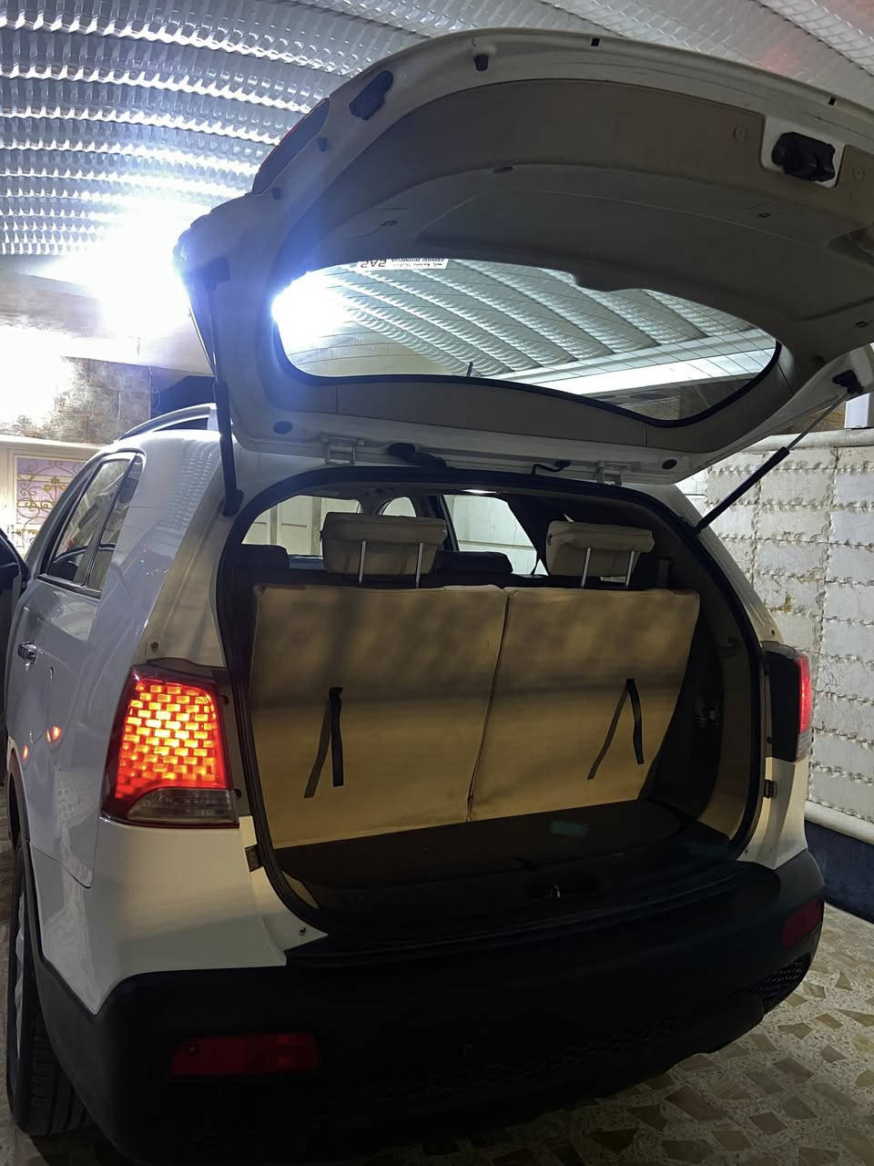 السلام عليكم ورحمة الله وبركاته 
سورنتو 
2012
خليجي 
مكفوله كفاله عامه 
موصفات السورنتو معروفه
السياره 7 راكب 
محرك 4 سلندر
صدر ومكينه وتخم تاير كله جديد بل باكيت 
نضافه السياره 100% 
رقم سليمانية رقم دولي جديد 
باسمي السياره تحويل ثاني يوم 
مكان السياره ديالى بعقوبه 
للاستفسار:***********
