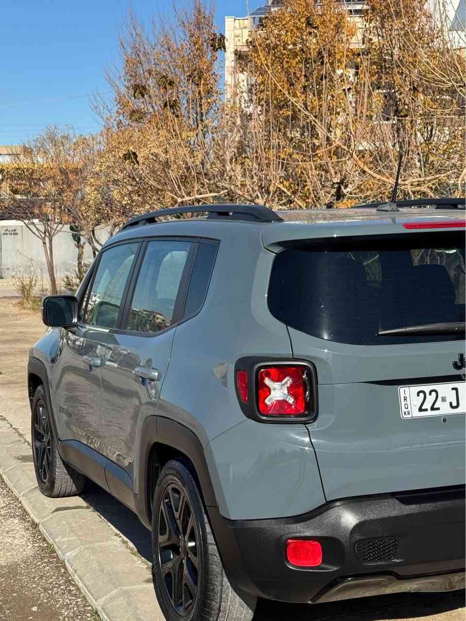 Jeep renegade 2017 بەناوی خوای گەورە 
2.4 litr
75000 mile
 دوپارچەی بۆیاخە بی ناوگرتن ئیرباگ سیستەم سەیارەکە زۆر تازەیە. دەبل گێر .تەحدیل سورعە . بەسمە و شەغال رەقەم و سەنەوی تازەیە فولە بەس سلایت نیە سپیری دانەبەزیوە  سەیارەکە کامل جایزە بی ساردوشوخت شوین سلیمانی سعر121 گەڵا رقم تلفون🩶***********🩶***********🩶 السليمانية, العراق
