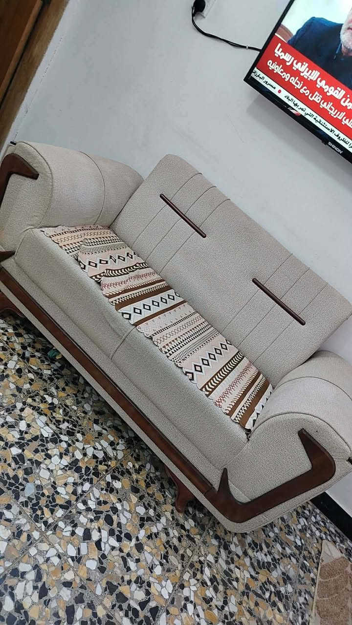 سلام عليكم تخم تركي عشر مقاعد نضيف جدا العنوان بغداد الدوره تصال ع***********
