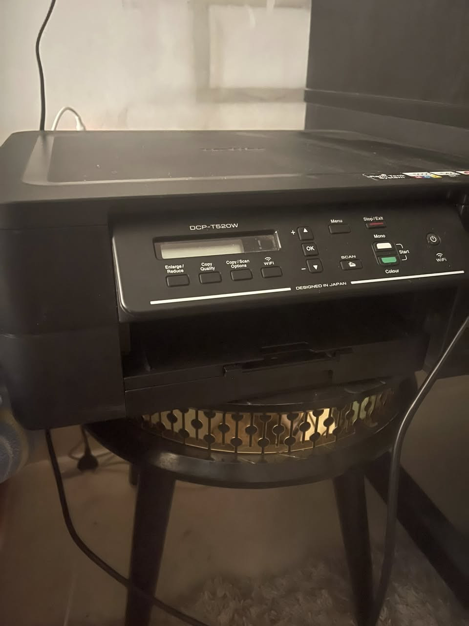 طابعة برذر DCP-T520w للبيع   وياها علبة حبر اسود فقط بنفسجي بيها نص ازرق قليل اصفر ربع مكاني كربلاء السعر ١٥٠ الف قفل 
***********
