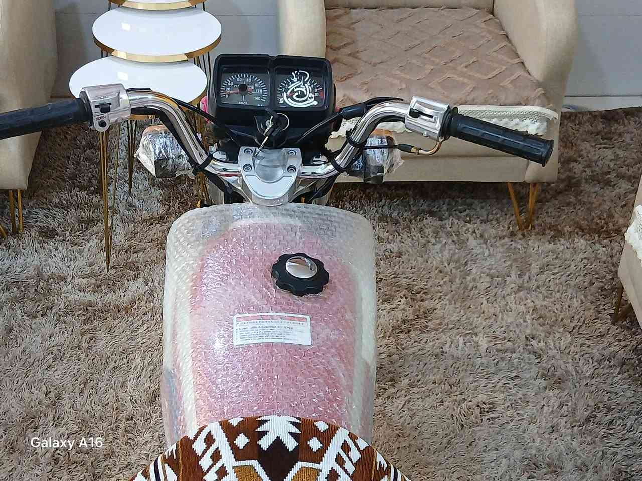 سلام عليكم شباب دراجة نامة امتياز ٣ احرف دراجة حلوة ونضيفة شلعة ومعدل شك الكاع محرك ناعم صالنصة شيرازي صوتهة يخبل ٣ سويج موديل 2025  سعر ٦٧٥ وبي مجال حك جية للتواصل *********** العنوان ديالى بعقوبة بهرز
