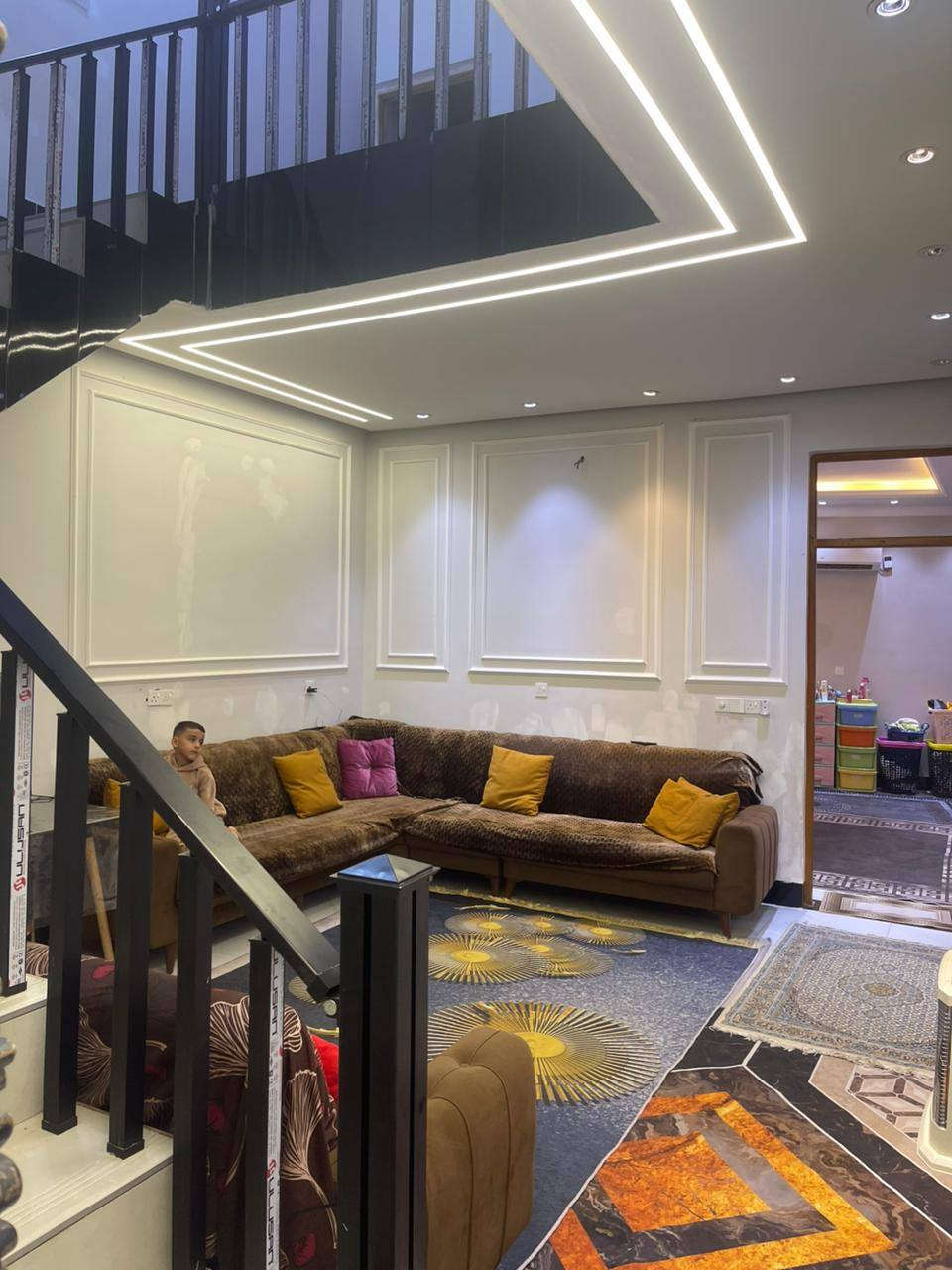 ✨ بيت للبيع✨
📍 العنوان: العبايجي – قرب المركز الصحي العبايجي
🏡 المساحة: 120 متر مربع
📃 عقد 
 كل البيت ديكورات حديثة + إنارة حديثة
🏠 يتكون من طابقين :
▪️ غرفتين نوم، صالة
▪️ حولي، مطبخ
▪️ صحيات داخلية وخارجية
▪️ منوّر
💰 السعر: 75 مليون دينار عراقي وبي مجال. 
📞 للاستفسار الاتصال على:
📲 ***********
📲 ***********
او مراجعة مقر مكتب الفراجي للعقار الكائن في :
العبايجي – المصلحية – مقابل شارع البحطاب
