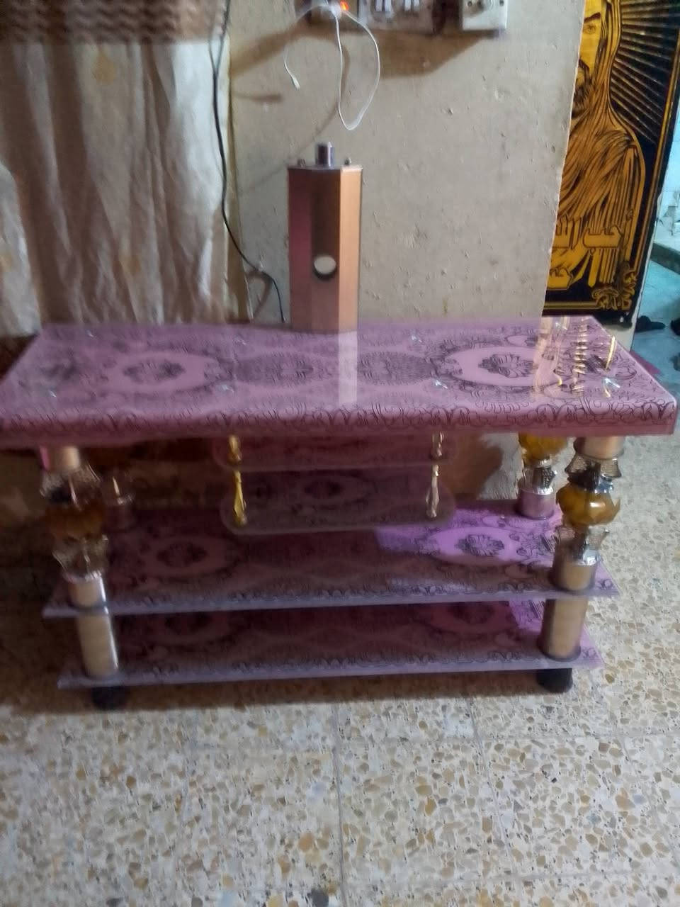 السلام عليكم 
عندي ميز بلازما جديد ونظيف جدا ذات خمس طوابق السعر ب ٥٠ الف مكاني مركز ناصرية بحي الصالحية بالقرب من شارع العروبة على شارع ابراهيم الخليل عليه السلام يم مجمع حمودي لبيع الدراجات النارية وبصفه محل تصليح البلازمات اسمه فاضل الحسناوي بالفرع على ايدك اليمنى مقابيل الحديقة تلفون ***********
