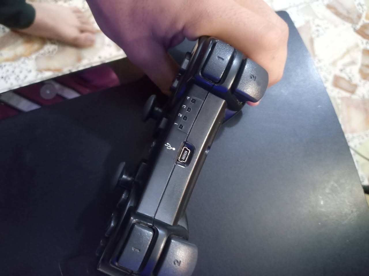 سلام عليكم ورحمه الله 
عندي بلي ستيشن 3 سلم مهكر
نظافة 99 % شوفت عينك 
بي 7 اللعاب قويه وتكدر تنزل بعد 
سعر اللعبه الف ونص 
وجان بي فيفا 2025 نزلتها ب10 بس مسحتها لان احنا من جماعة البيس
اغلب اللعاب باللغة العربيه 
تعليقات الطوبه
و مدل اوف هونر 
وغيرهن كله لغة عربيه

ملحقاته
يدات اصلي 2 
كيبل HD الاصلي 
شاحن يدات الاصلي
وكيبل التشغيل 
مابي اي كلج بأي لعبه وجاهز للعب
( بالنسبة الكلج الي يجي بلعبة اله الحرب الجزء الثالث {R1} هذا الكلج يجي بكل أجهزة البلي وما اله علاقة اليده بس اني 
🟥🟥ما عندي هذا الكلج سويته 🟥🟥
🟥🟥 انتبه ما عندي هذا الكلج (R1)🟥🟥

جهاز جاهز لللعب سعره قفل 130 قفل قفل 
او مراوس بدراجه بسيطه حتى لو ما بيها اوراق وتعبانه كشر  اهم شي مكينه 
مكاني بغداد المشتل 
وعندي توصيل للمناطق القريبه عليه 
***********
