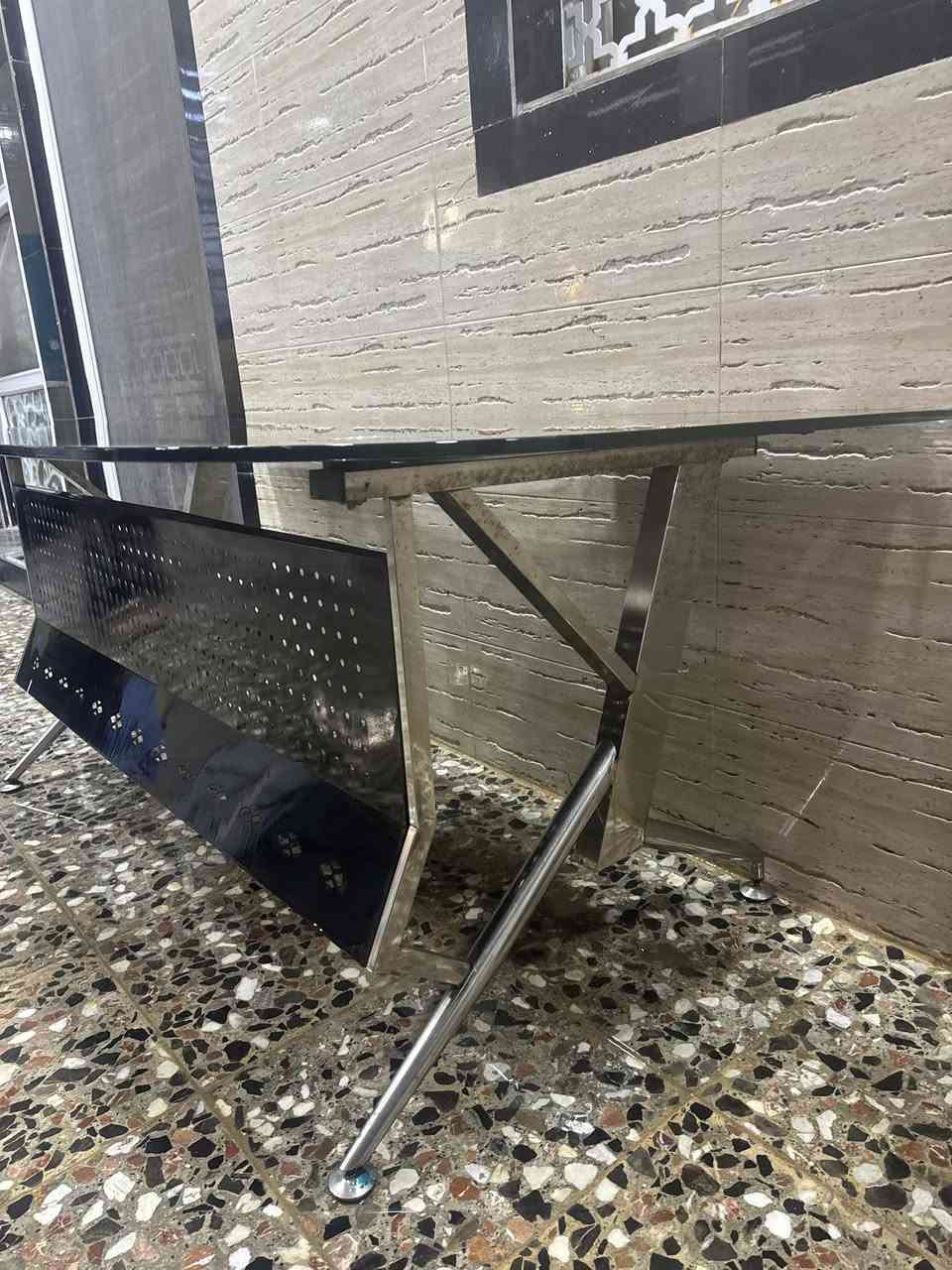 ميز مكتبي جام حديد ستنستيل نضيف
***********. واتساب
